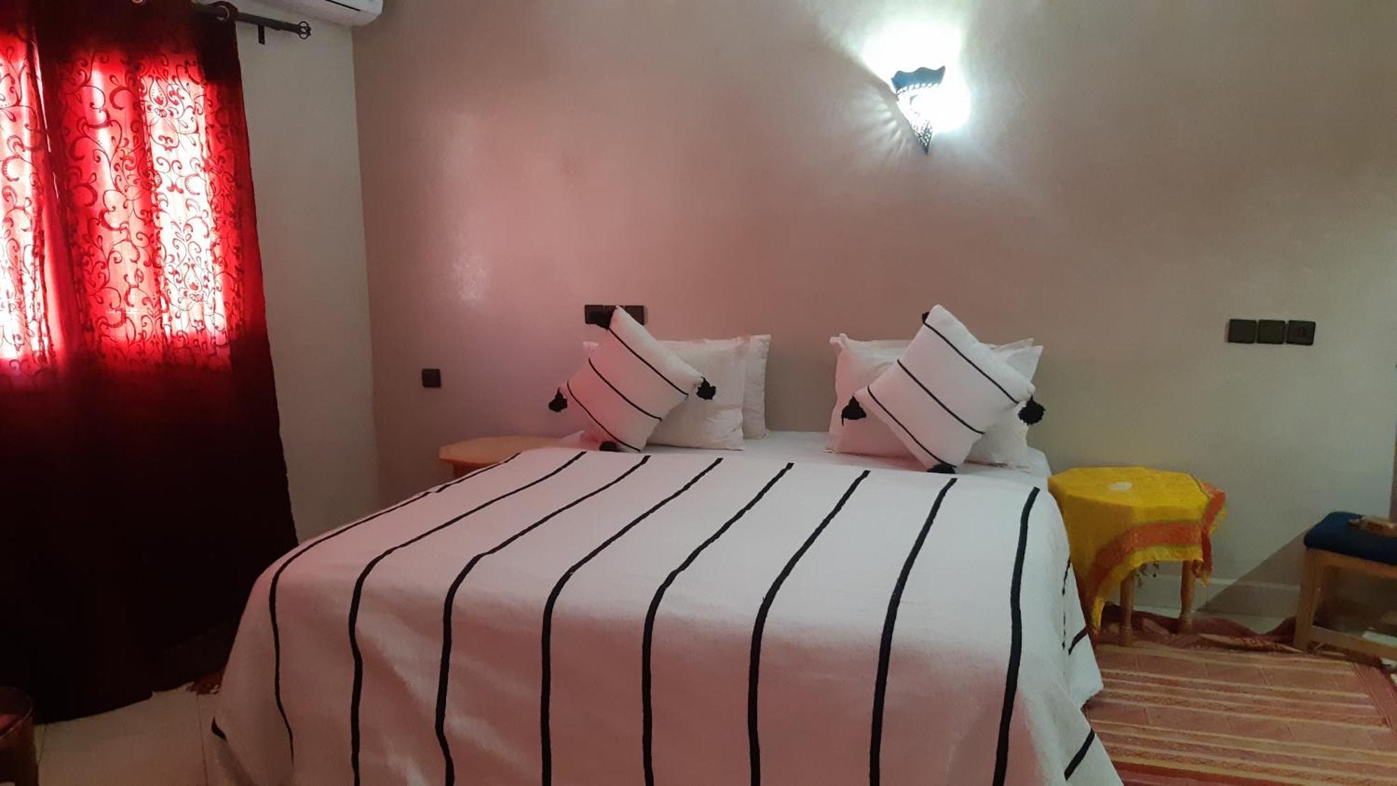 Hotel Restaurant Dar Al Madina 廷吉尔 外观 照片