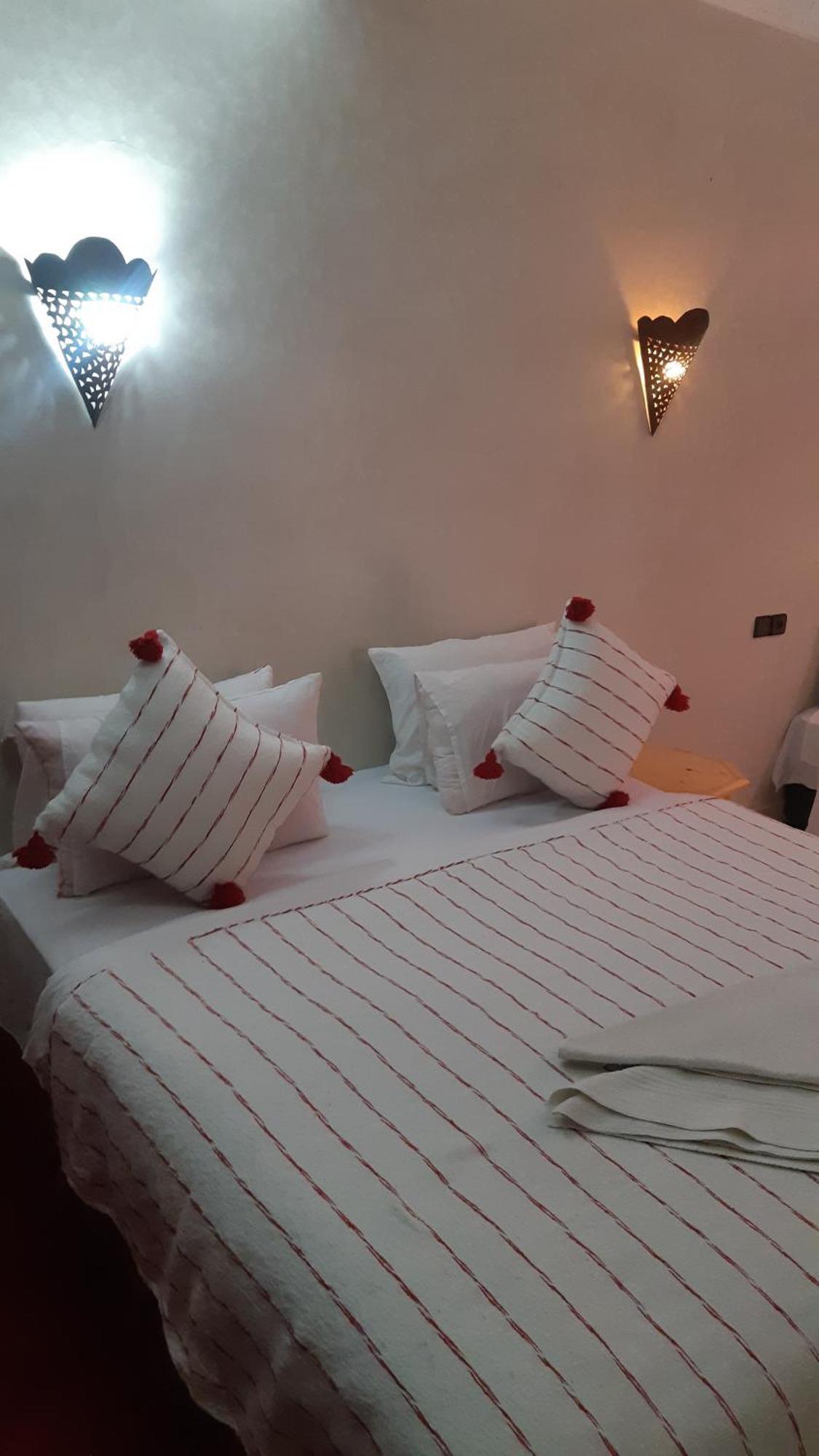Hotel Restaurant Dar Al Madina 廷吉尔 外观 照片