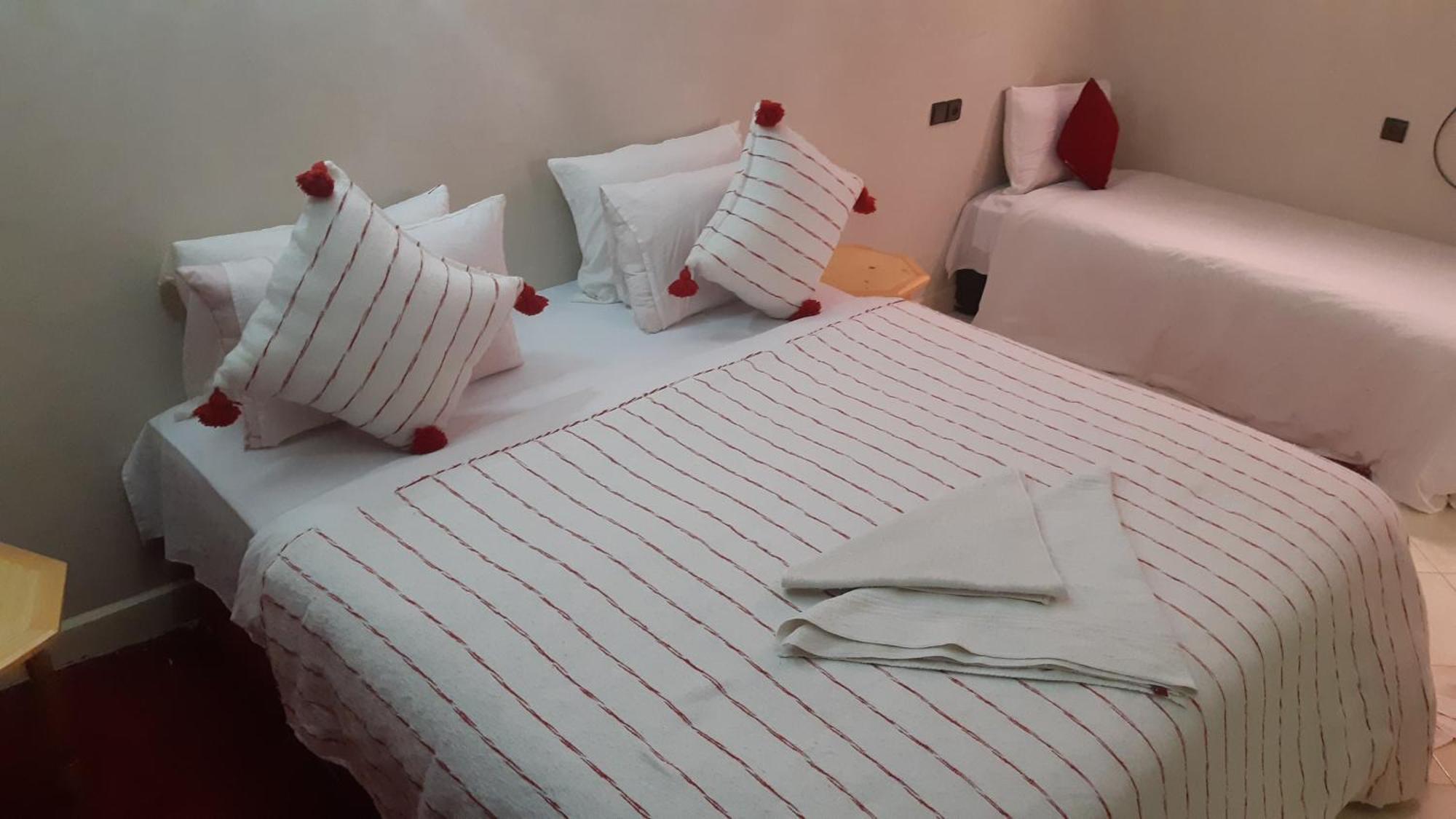 Hotel Restaurant Dar Al Madina 廷吉尔 外观 照片