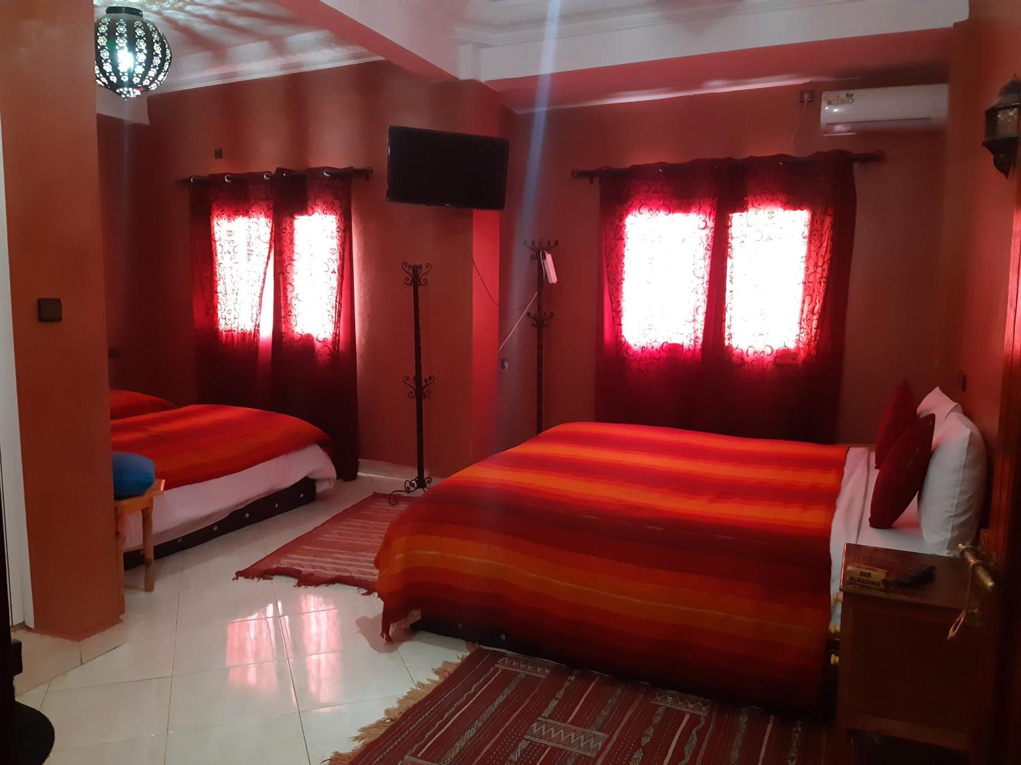 Hotel Restaurant Dar Al Madina 廷吉尔 外观 照片