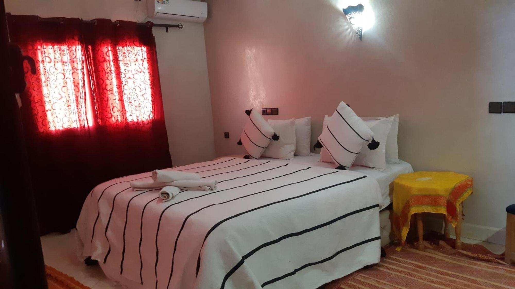 Hotel Restaurant Dar Al Madina 廷吉尔 外观 照片