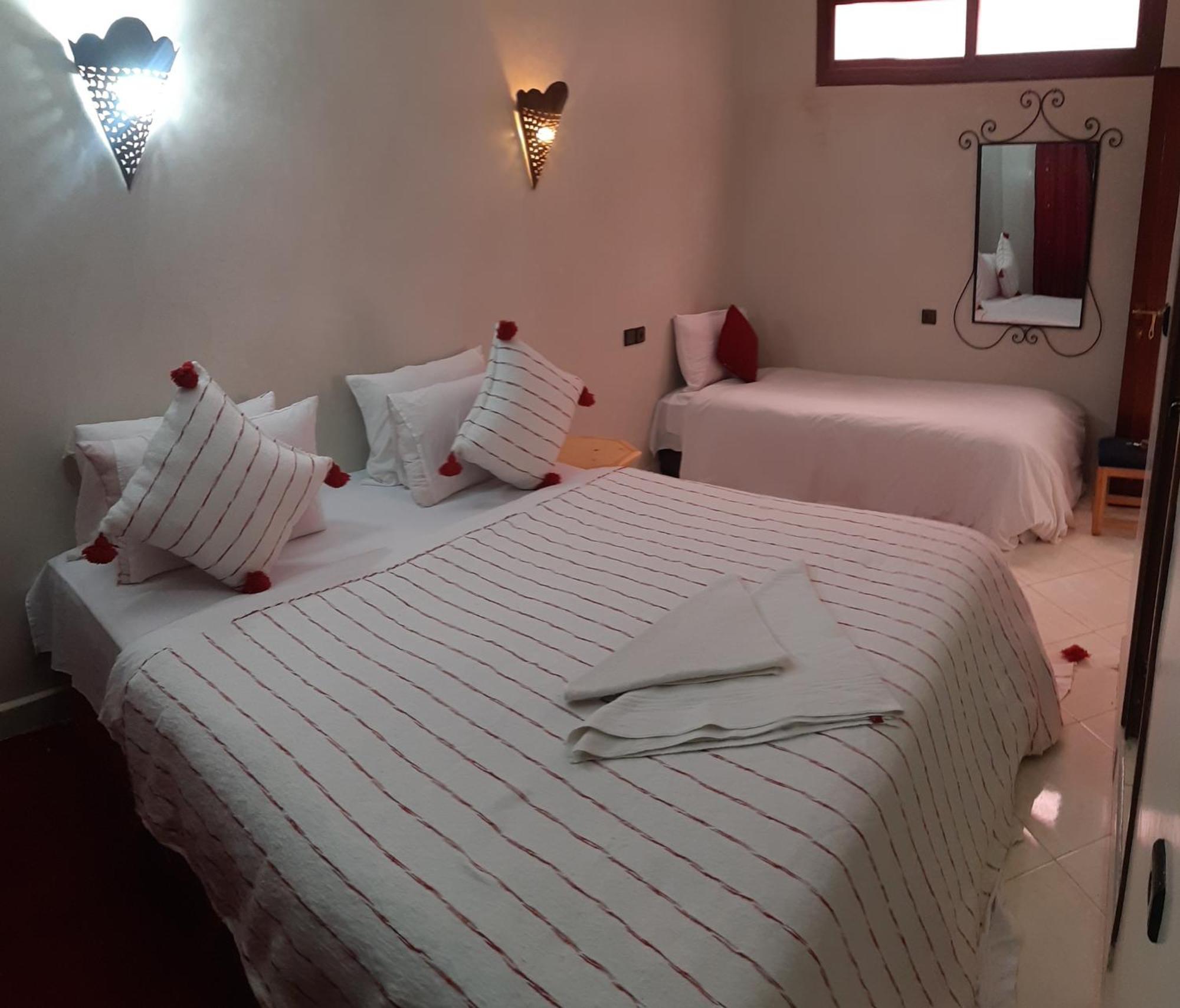 Hotel Restaurant Dar Al Madina 廷吉尔 外观 照片