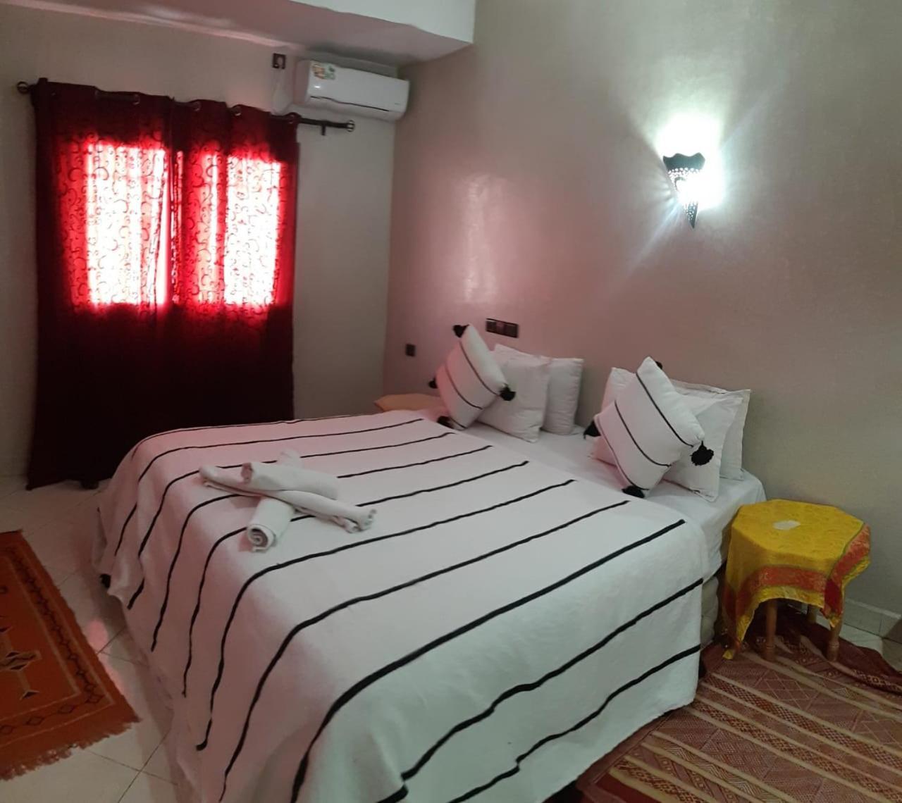 Hotel Restaurant Dar Al Madina 廷吉尔 外观 照片