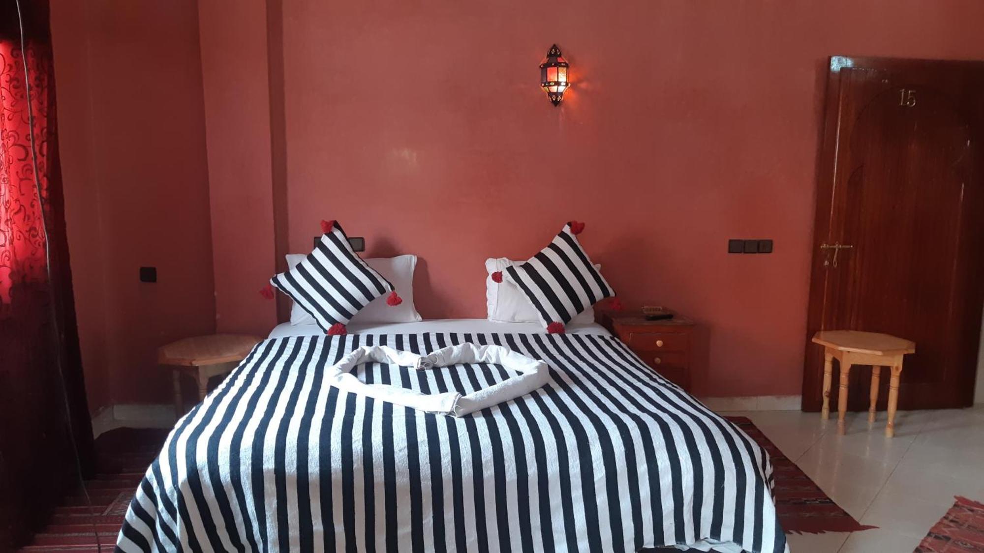 Hotel Restaurant Dar Al Madina 廷吉尔 外观 照片